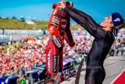 Marc Márquez celebra 'a lo Messi' en Misano: «Él hacía callar con clase» 10 marc marquez celebracion motogp misano