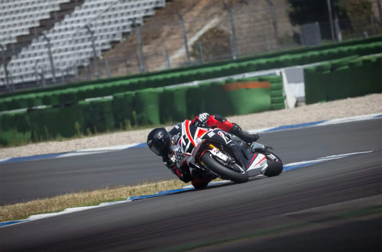 Bridgestone-Racing-Battlax-V03-circuito