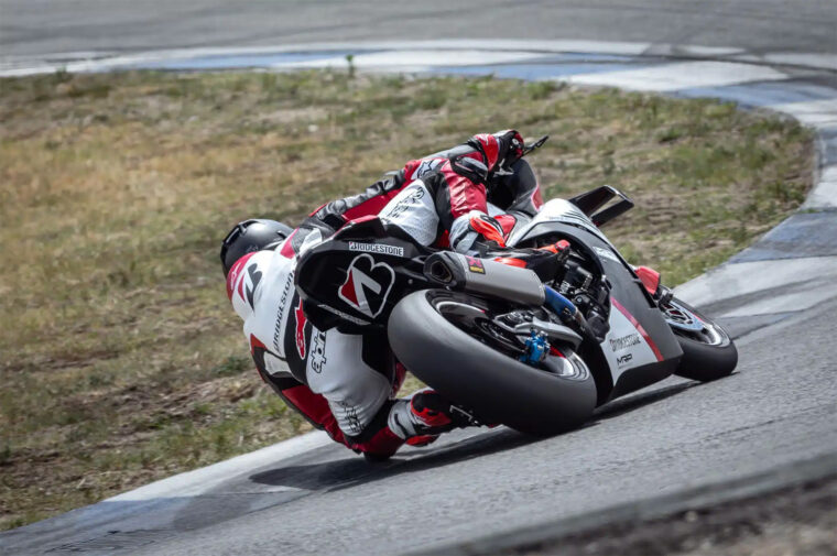 Bridgestone-Racing-Battlax-V03-slick