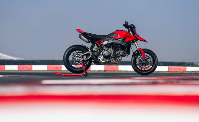 Ducati-Hypermotard-V2-2026-25