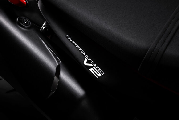 Ducati-Hypermotard-V2-2026-32