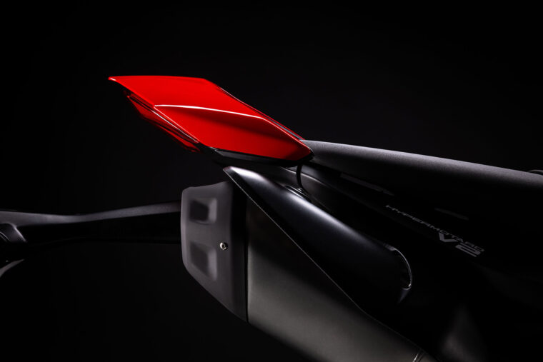 Ducati-Hypermotard-V2-2026-33