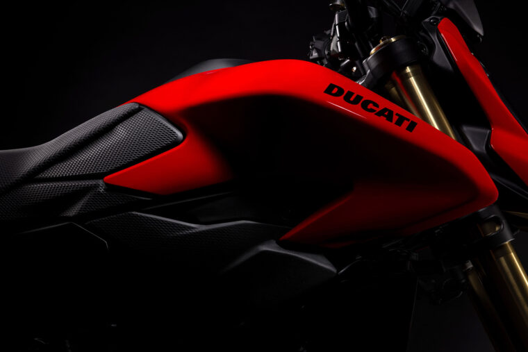 Ducati-Hypermotard-V2-2026-36