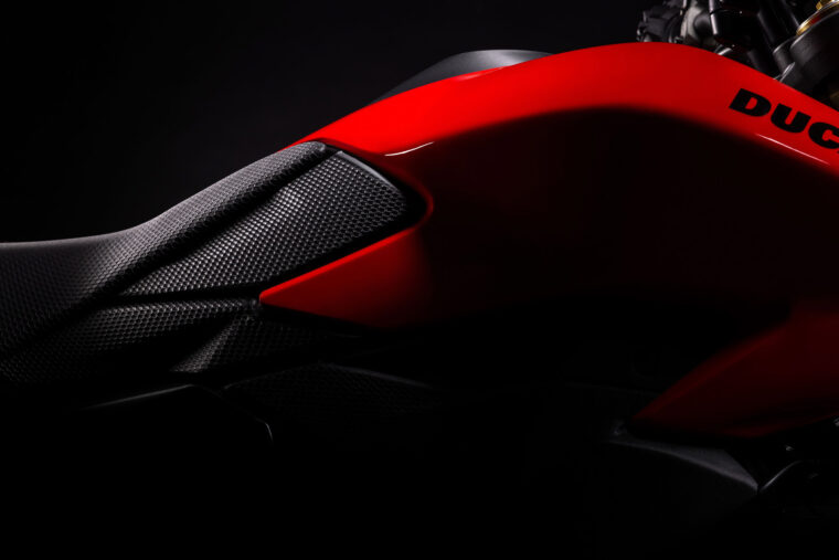 Ducati-Hypermotard-V2-2026-37