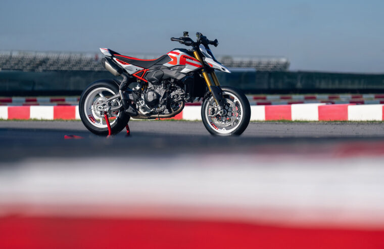 Ducati-Hypermotard-V2-SP-2026-18