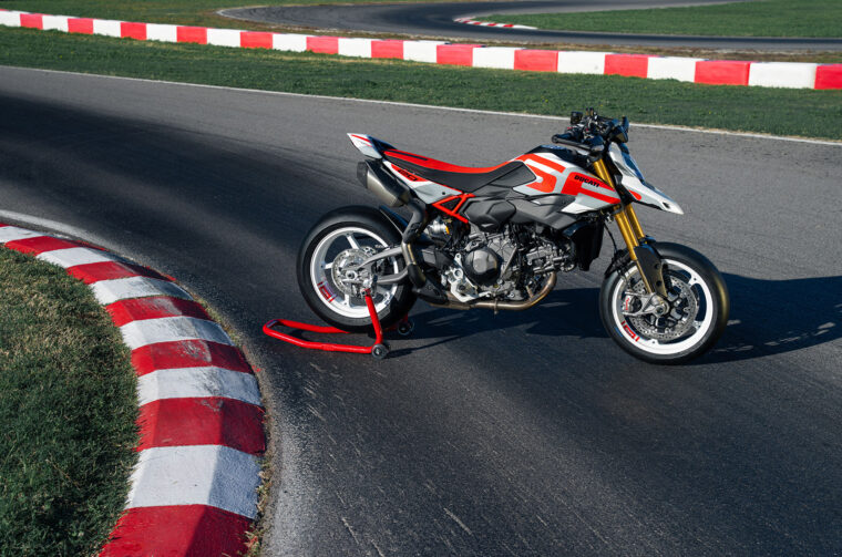 Ducati-Hypermotard-V2-SP-2026-24