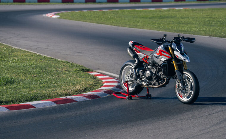 Ducati-Hypermotard-V2-SP-2026-25