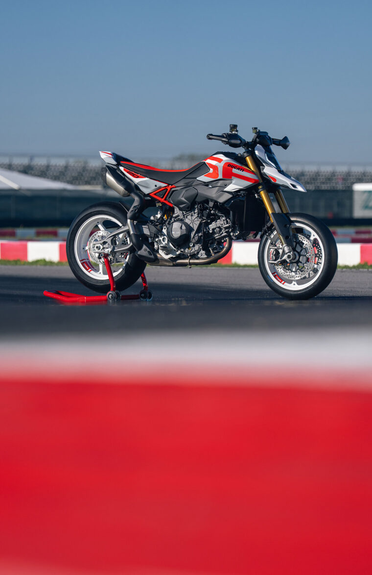 Ducati-Hypermotard-V2-SP-2026-26