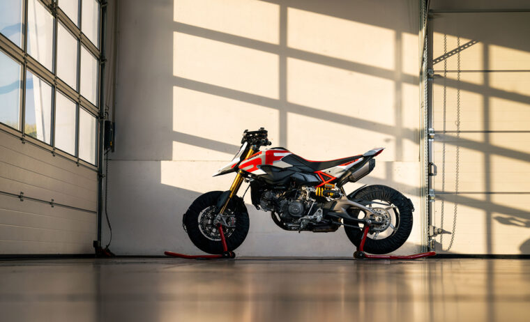 Ducati-Hypermotard-V2-SP-2026-30