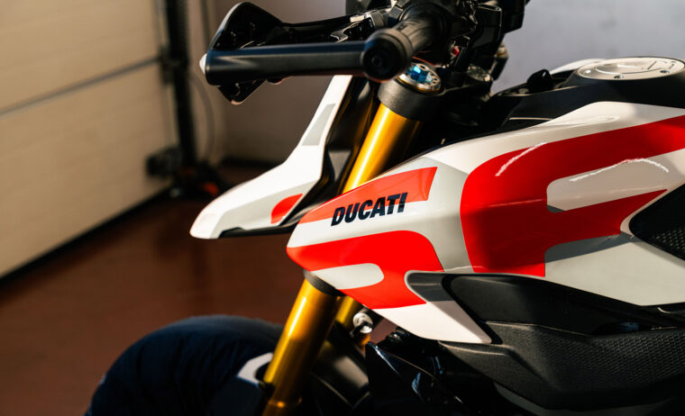 Ducati-Hypermotard-V2-SP-2026-31