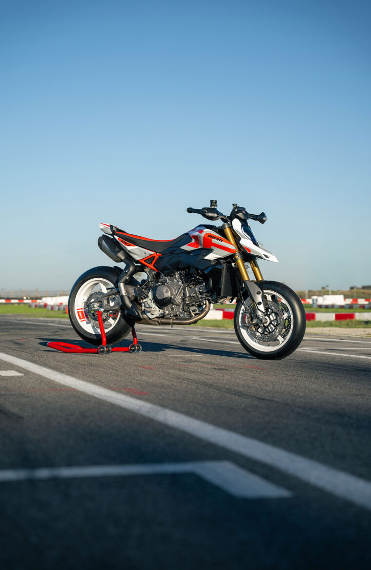 Ducati-Hypermotard-V2-SP-2026-32