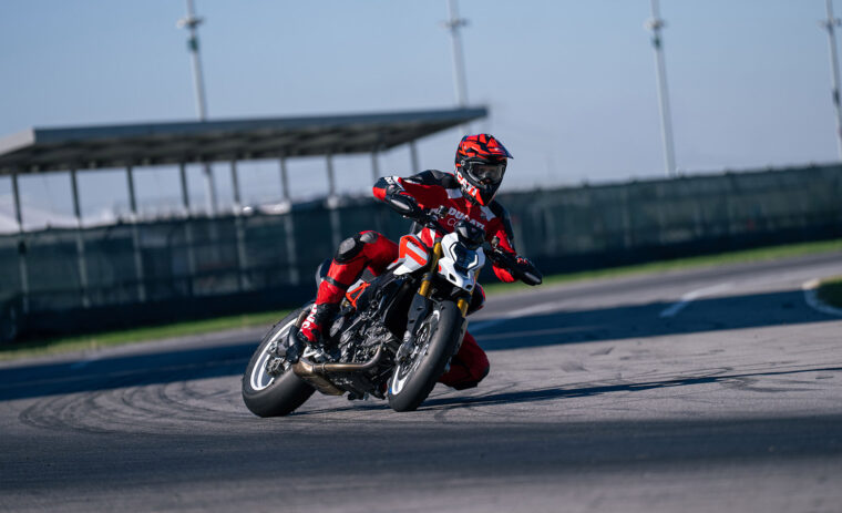 Ducati-Hypermotard-V2-SP-2026-34