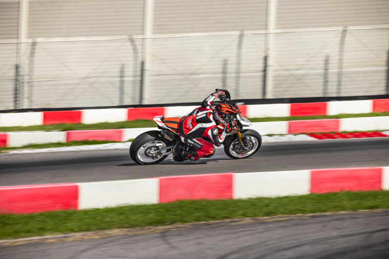 Ducati-Hypermotard-V2-SP-2026-35