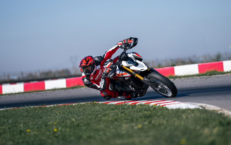 Ducati-Hypermotard-V2-SP-2026-36