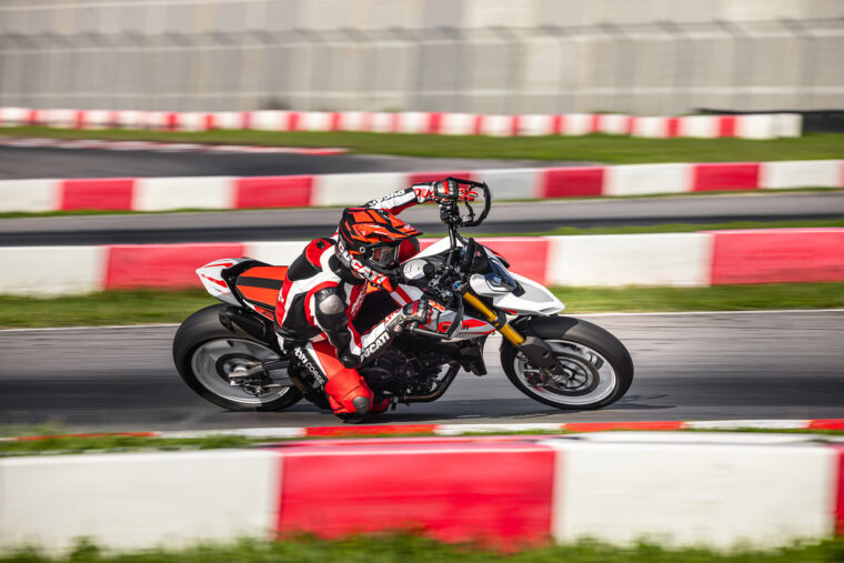 Ducati-Hypermotard-V2-SP-2026-37