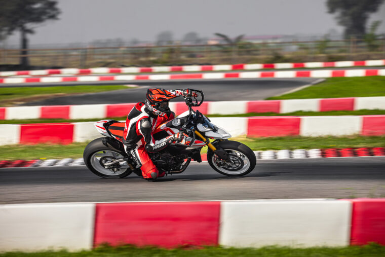 Ducati-Hypermotard-V2-SP-2026-39