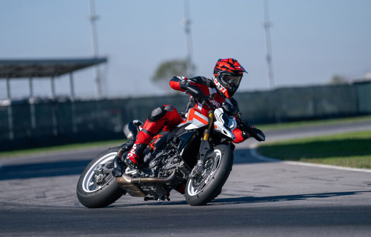 Ducati-Hypermotard-V2-SP-2026-40