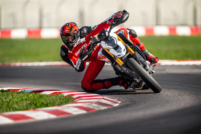 Ducati-Hypermotard-V2-SP-2026-41