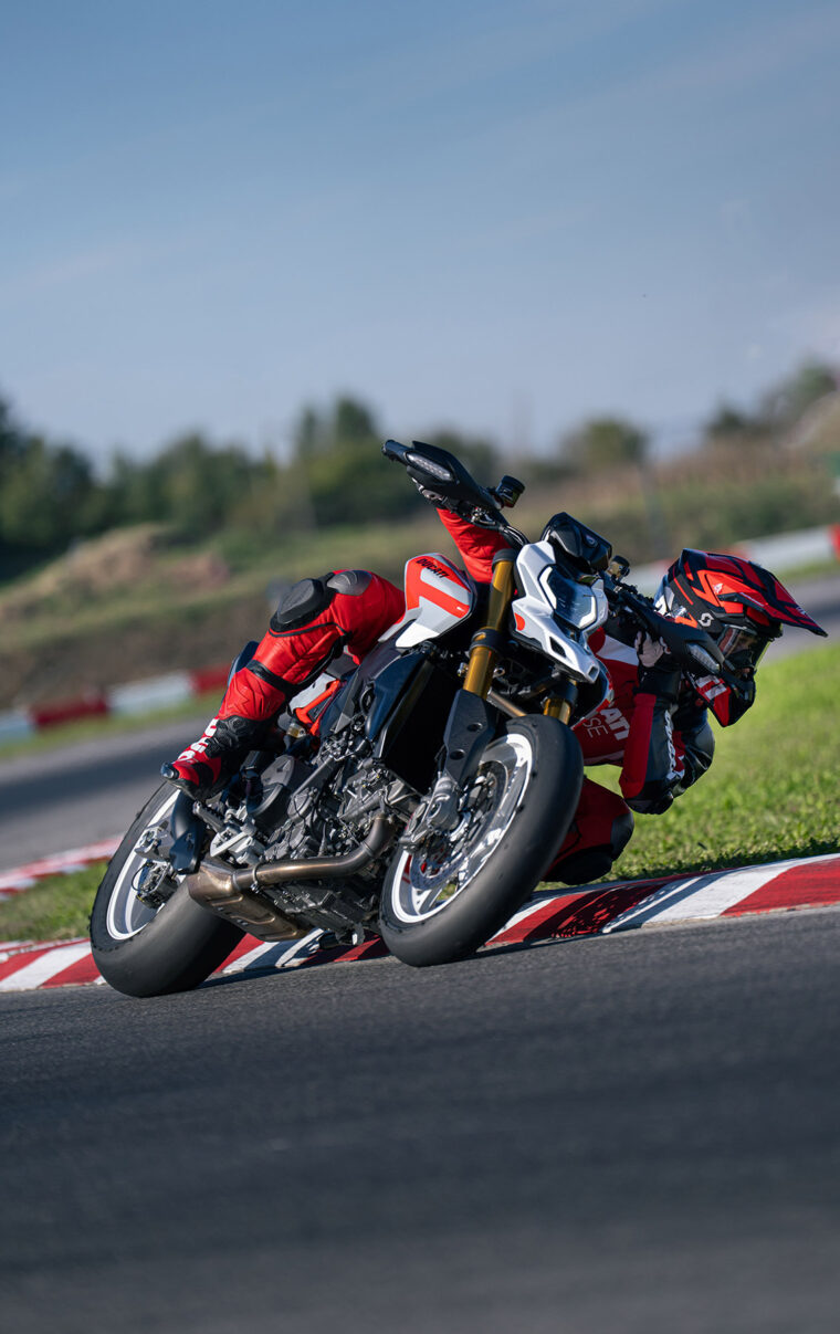 Ducati-Hypermotard-V2-SP-2026-46