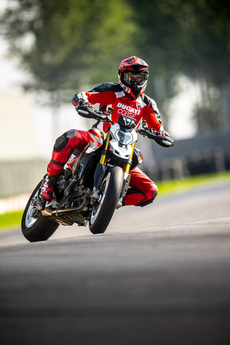 Ducati-Hypermotard-V2-SP-2026-47