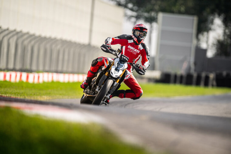 Ducati-Hypermotard-V2-SP-2026-49