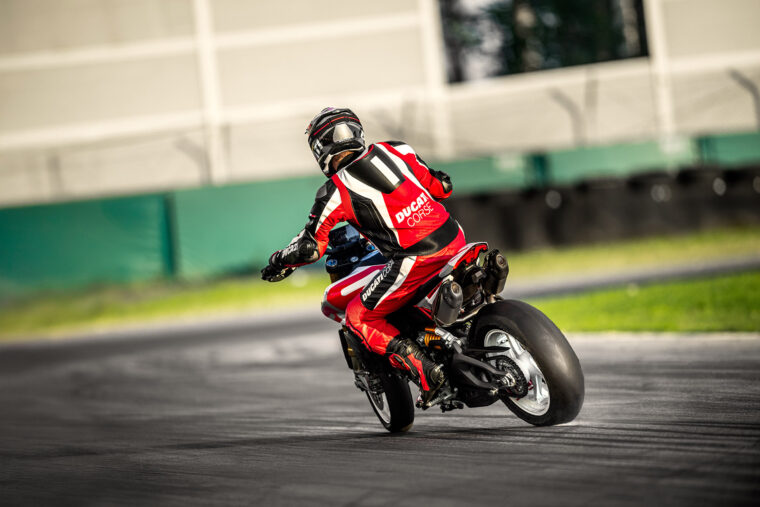 Ducati-Hypermotard-V2-SP-2026-61