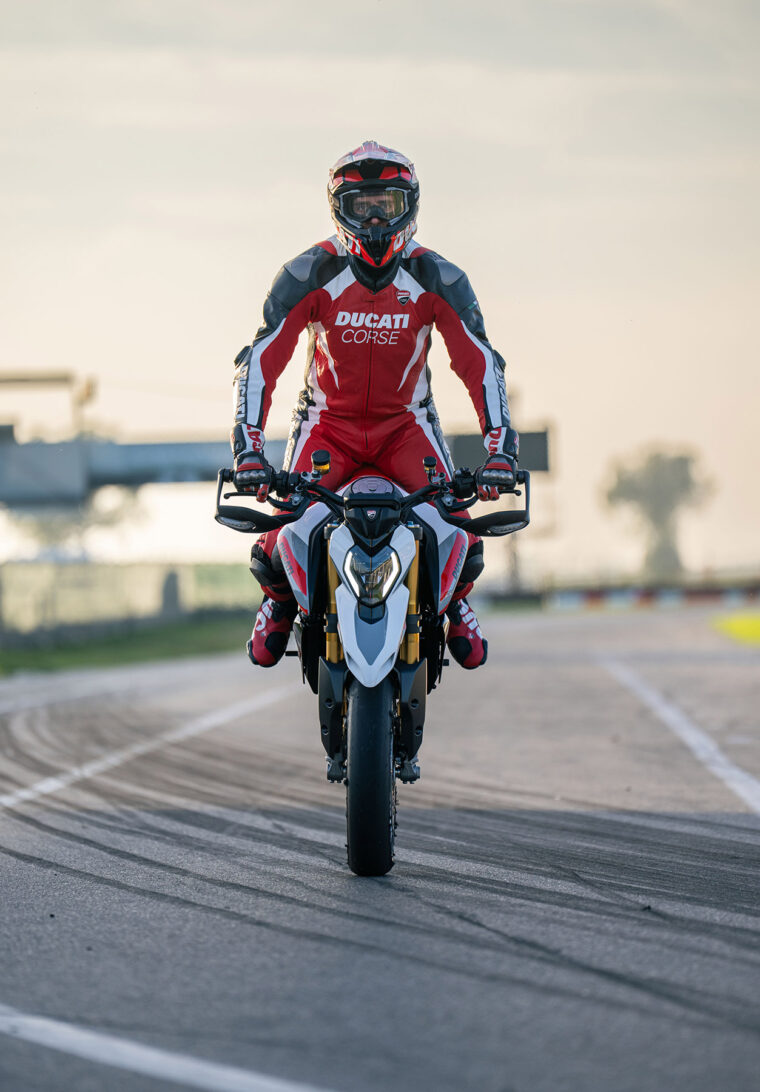 Ducati-Hypermotard-V2-SP-2026-68