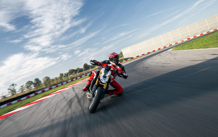 Ducati-Hypermotard-V2-SP-2026-70