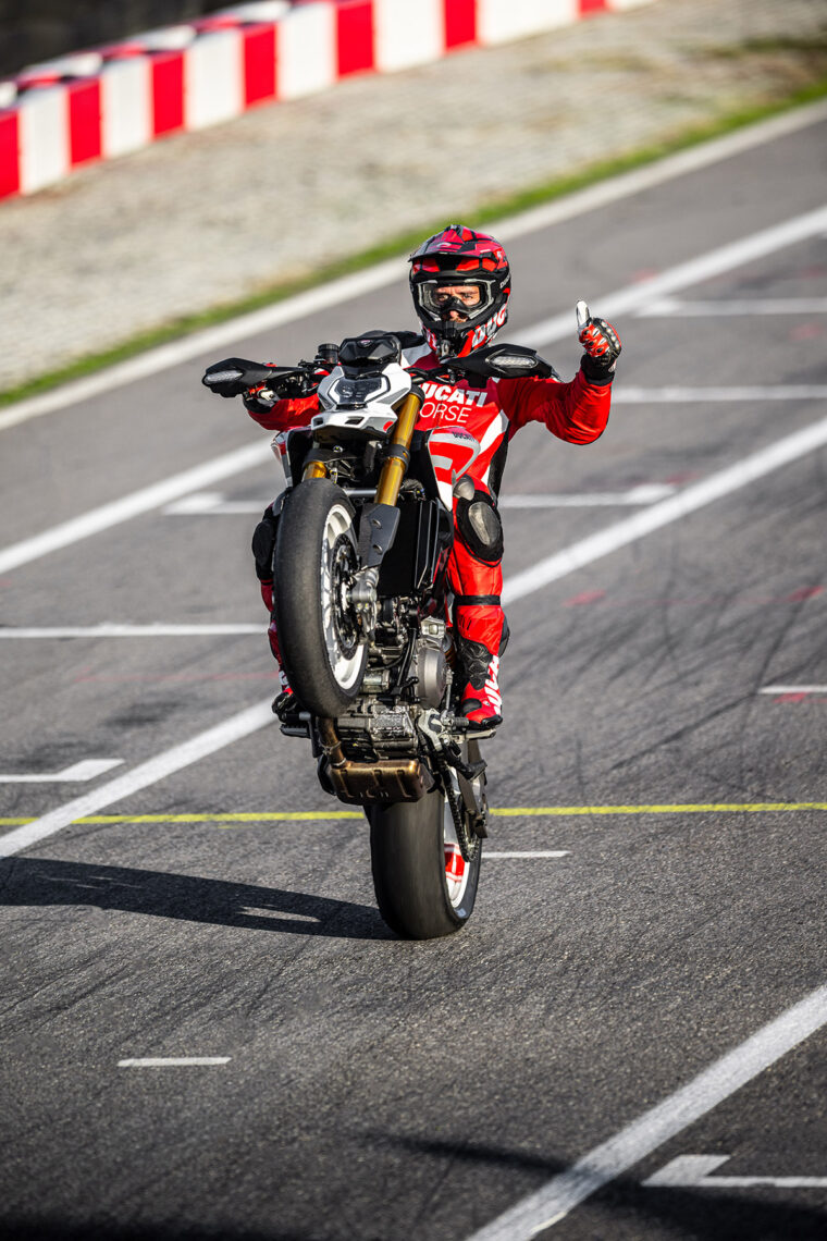 Ducati-Hypermotard-V2-SP-2026-75
