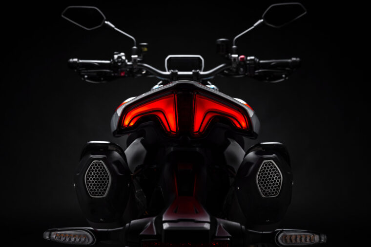 Ducati-Hypermotard-V2-SP-2026-80