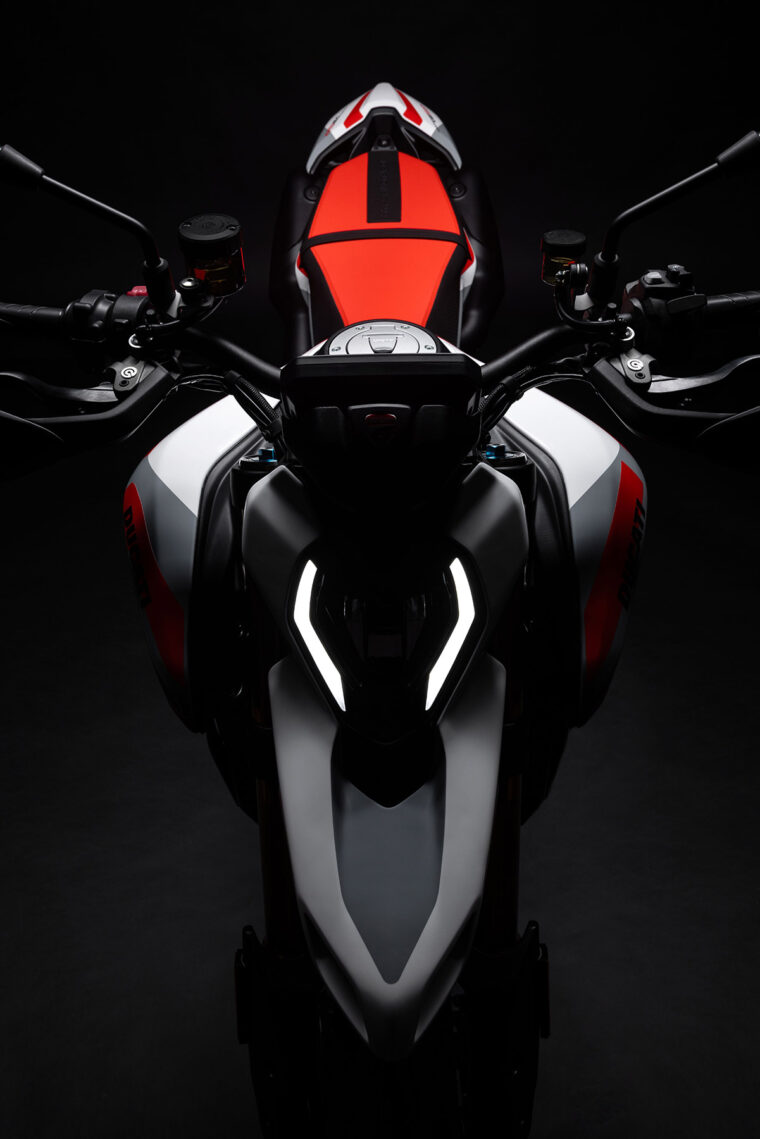 Ducati-Hypermotard-V2-SP-2026-97