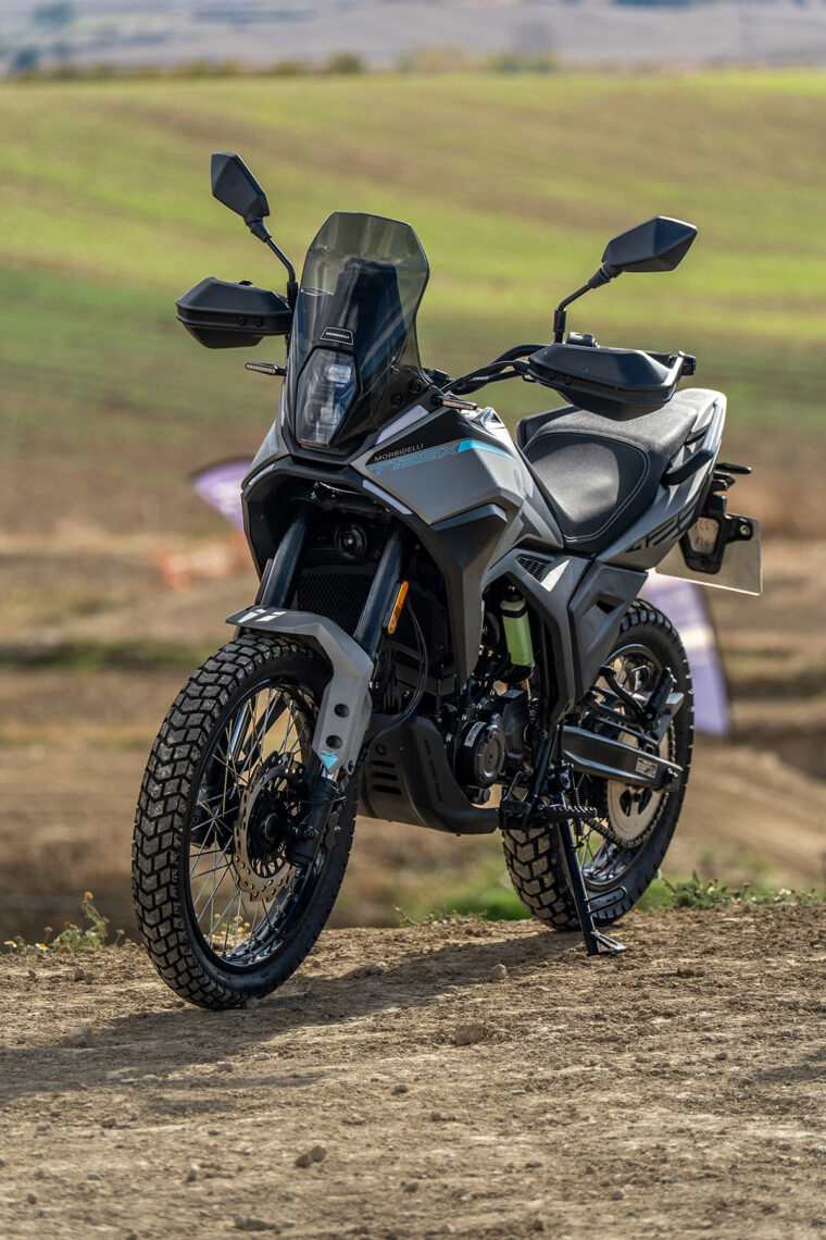 Prueba. Morbidelli T125X, T352X y T502X. ¡Familia completa al ataque! 29 Morbidelli T125X 2025 detalles1