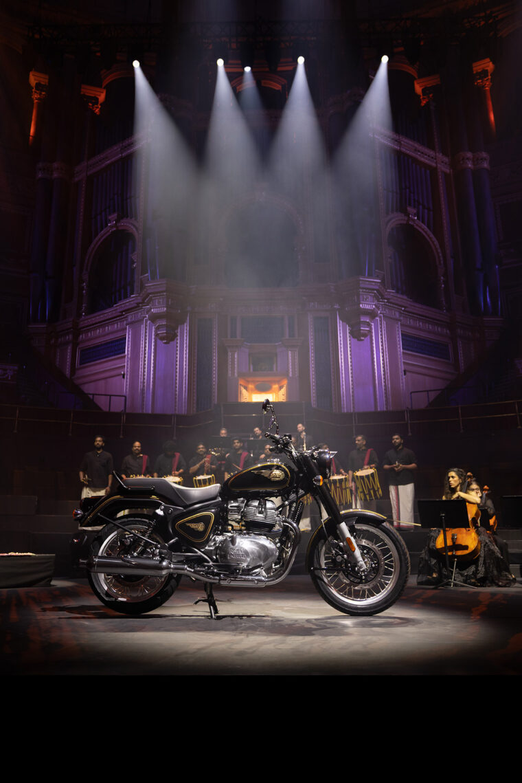 Royal-Enfield-Bullet-650-2026-Cannon-Black-estaticas4