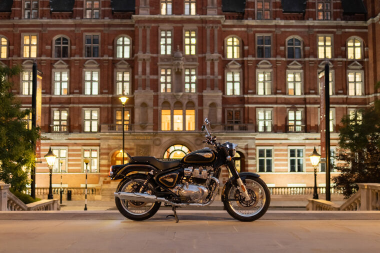 Royal-Enfield-Bullet-650-2026-Cannon-Black-estaticas7