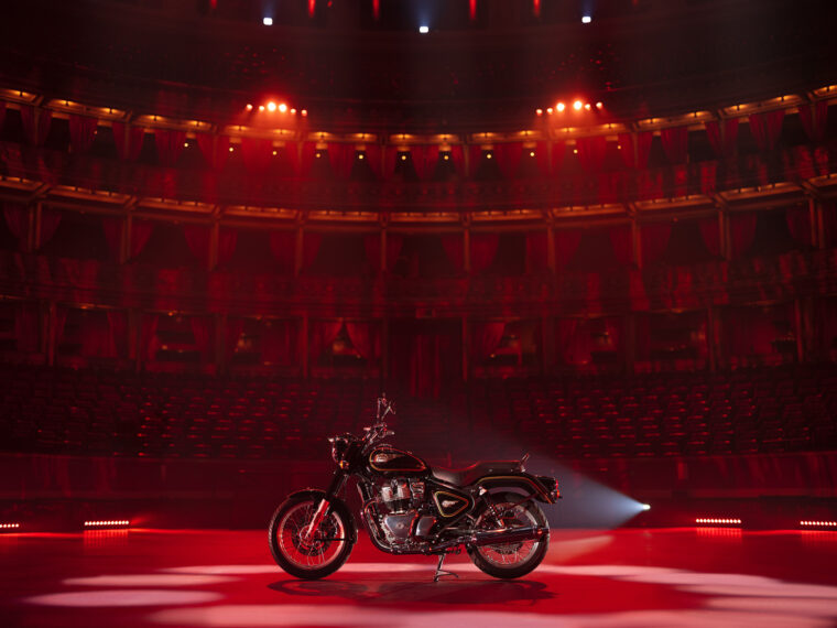 Royal-Enfield-Bullet-650-2026-Cannon-Black-estaticas8