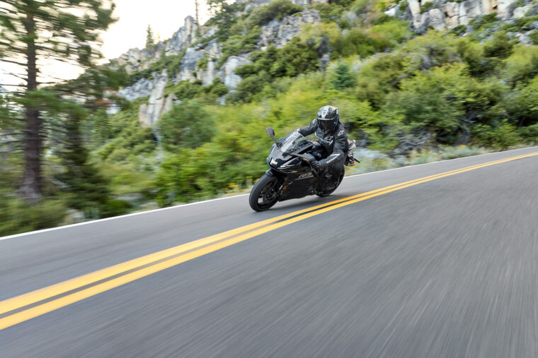 Yamaha-R7-2026-accion10