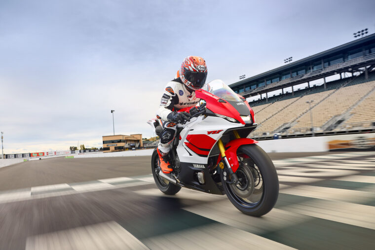 Yamaha-R7-2026-accion13