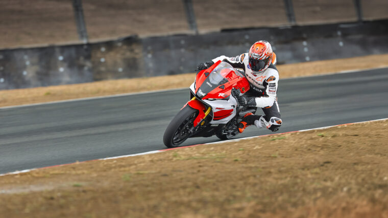 Yamaha-R7-2026-accion15