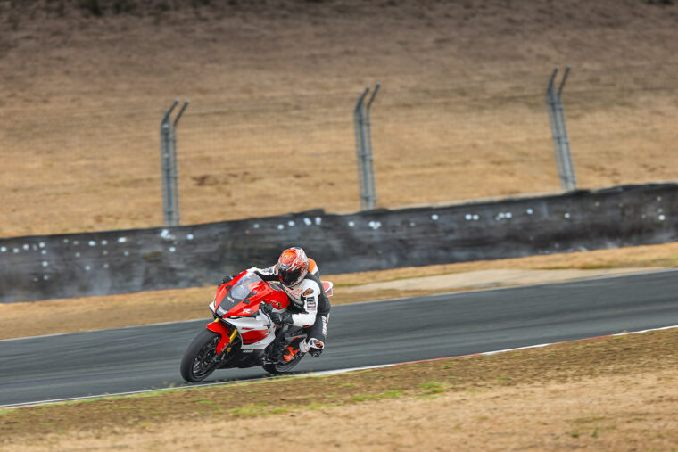 Yamaha-R7-2026-accion16