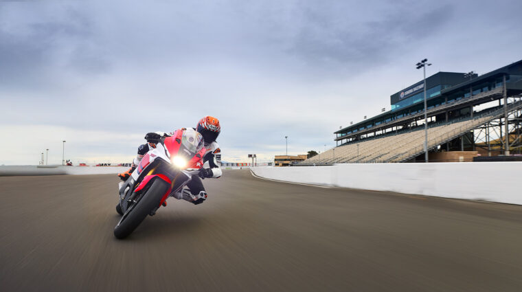 Yamaha-R7-2026-accion18