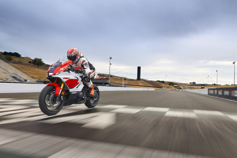 Yamaha-R7-2026-accion19