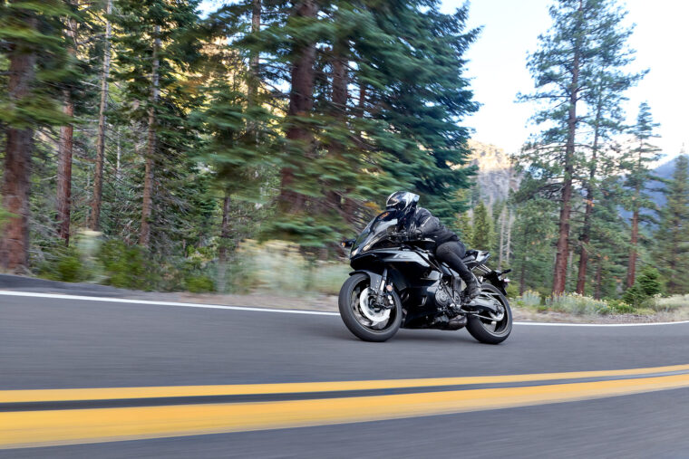 Yamaha-R7-2026-accion2