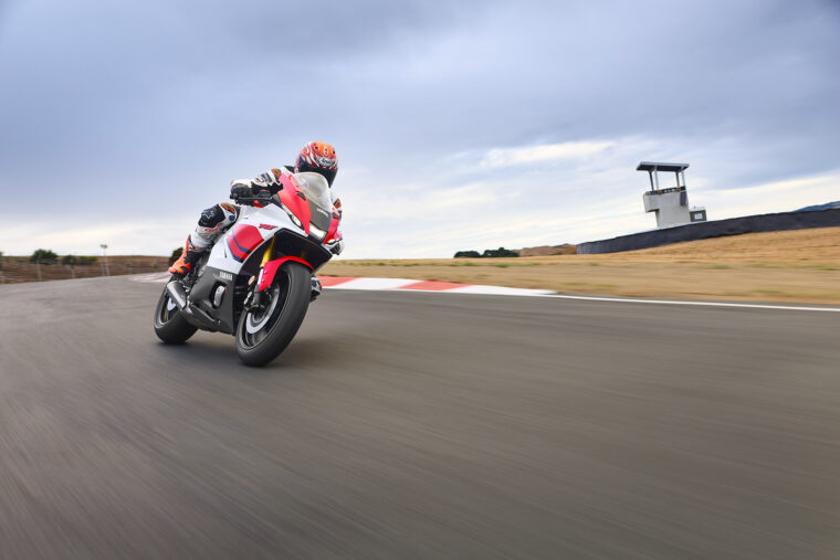 Yamaha-R7-2026-accion20