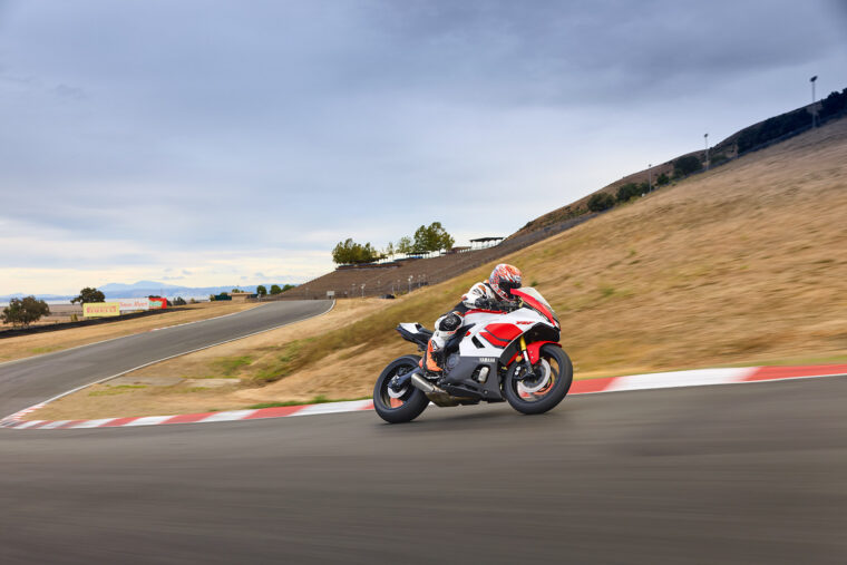 Yamaha-R7-2026-accion25