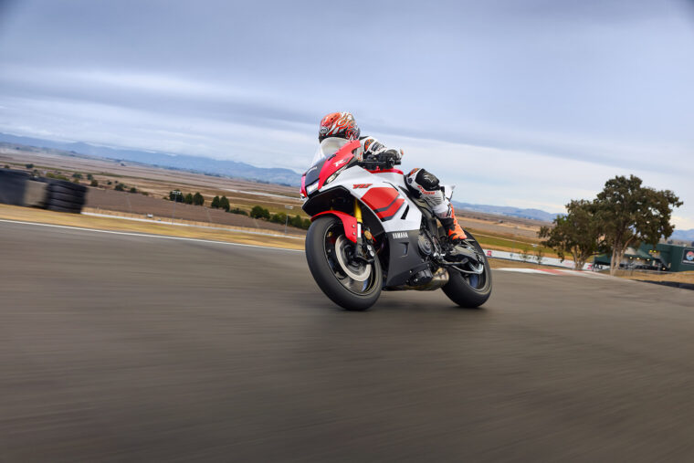 Yamaha-R7-2026-accion27