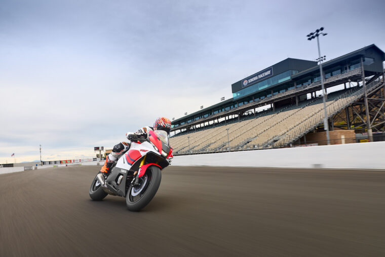 Yamaha-R7-2026-accion28