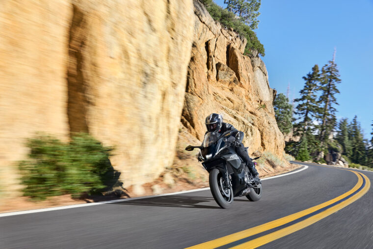 Yamaha-R7-2026-accion3