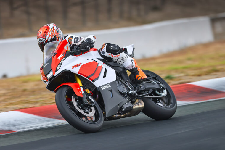 Yamaha-R7-2026-accion30