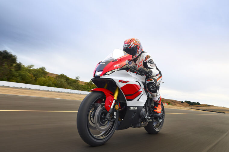 Yamaha-R7-2026-accion32