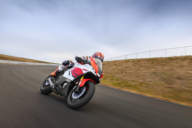 Yamaha-R7-2026-accion33